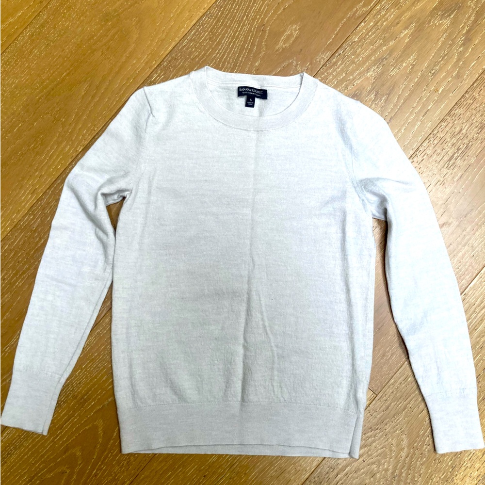 Banana Republic 100% Merino wool sweater, size small